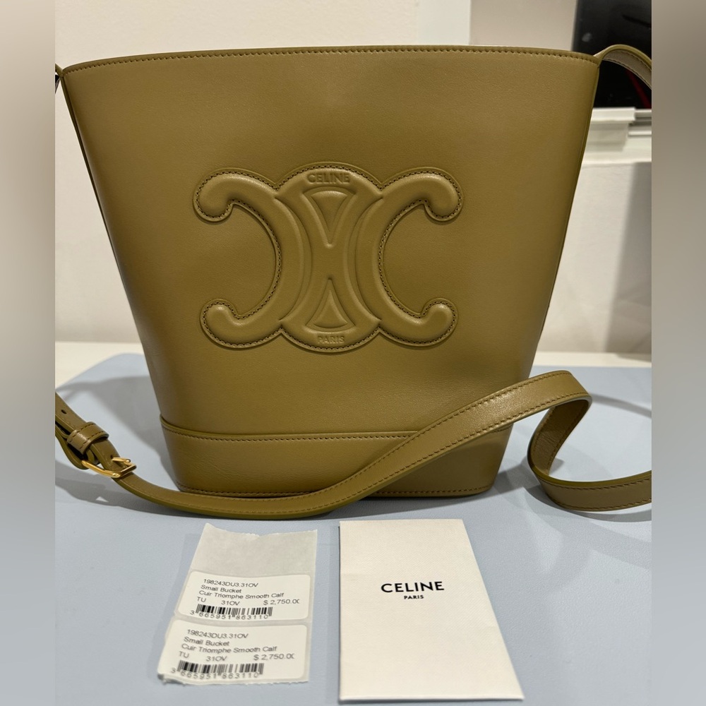 Celine Small Bucket Cuir Triomphe